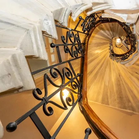 Moonlight Elegance Boutique Стамбул