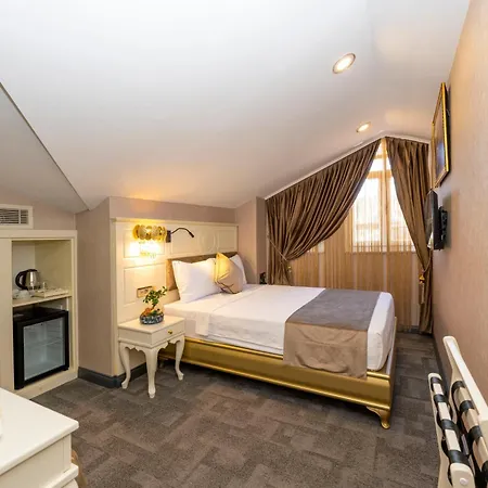 Moonlight Elegance Boutique Hotel 4*