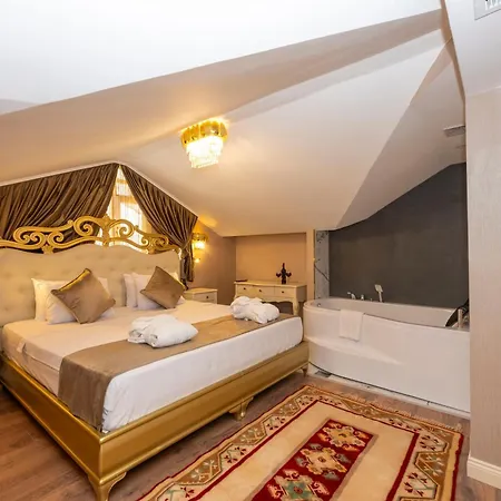 Moonlight Elegance Boutique 4*