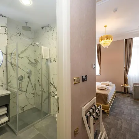 Moonlight Elegance Boutique 4*