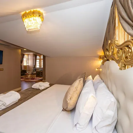 Moonlight Elegance Boutique Hotel