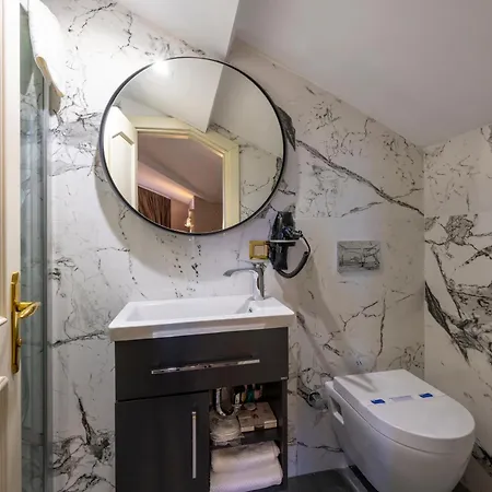 Moonlight Elegance Boutique Hotel 4*