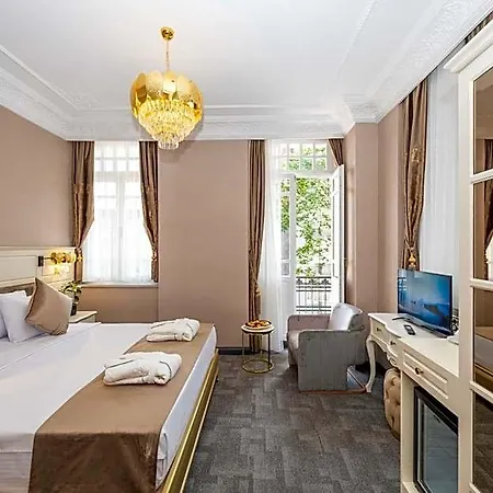 Moonlight Elegance Boutique 4*
