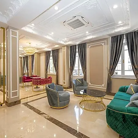 Moonlight Elegance Boutique 4*