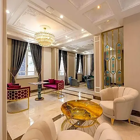 Moonlight Elegance Boutique 4*