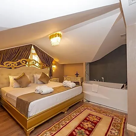 Moonlight Elegance Boutique 4*
