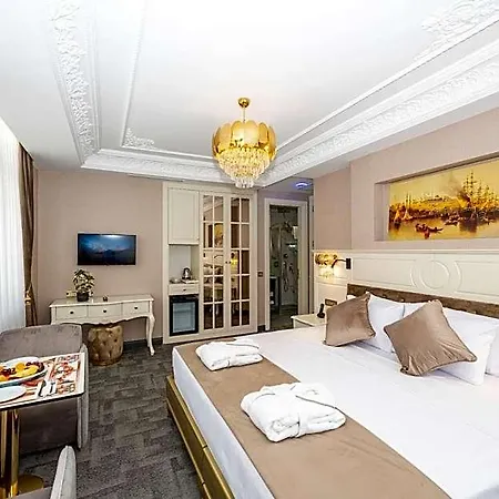 Moonlight Elegance Boutique 4*