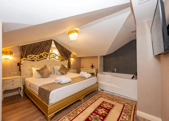 Moonlight Elegance Boutique 4*