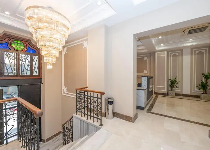 Moonlight Elegance Boutique Hotel 4*