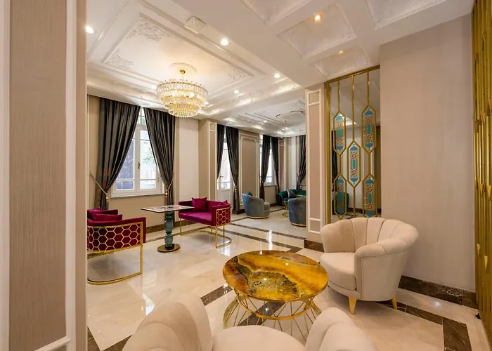 Moonlight Elegance Boutique Hotel