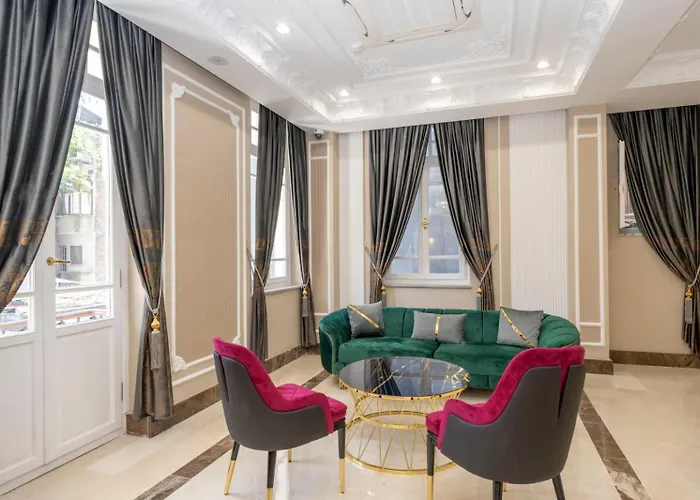 Moonlight Elegance Boutique 4*