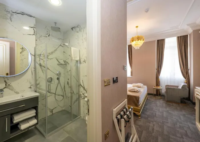 Moonlight Elegance Boutique 4*